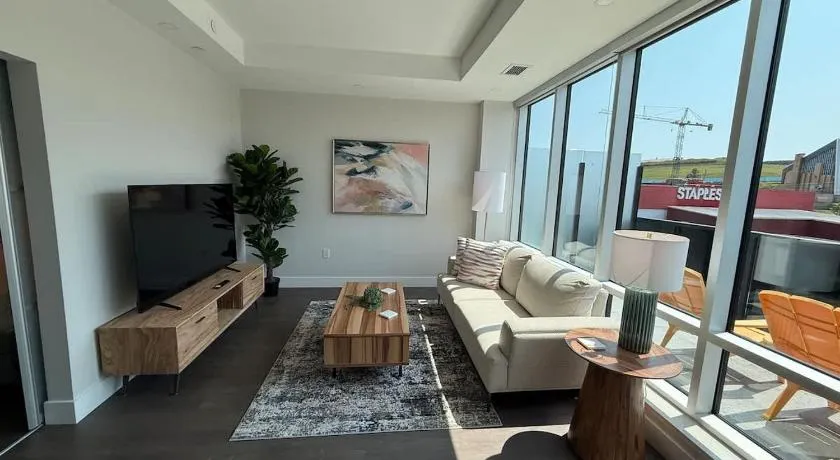 Downtown Bright & Vibrant 1 BR with huge patio - Image 1