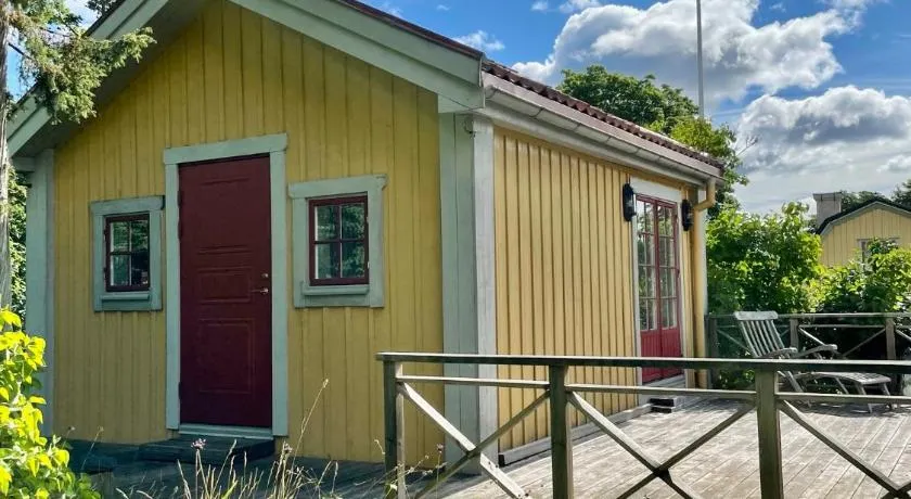 Gästhus med utsikt över Drottningholms slott - Image 1