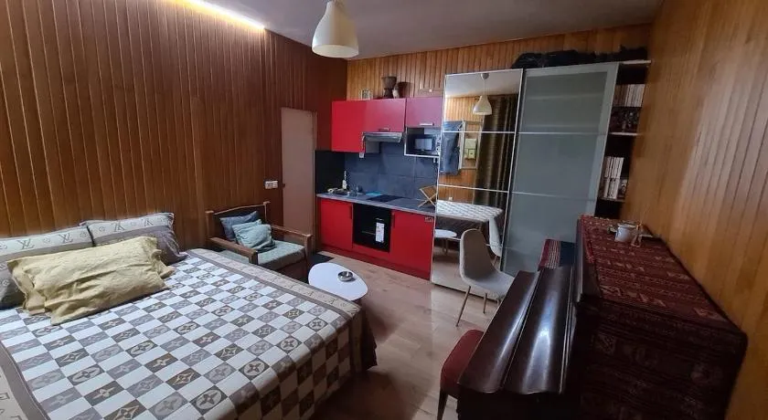 Quiet studio ideal for couples - Image 1
