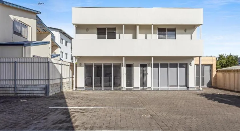 No.8 - The Block - Image 1