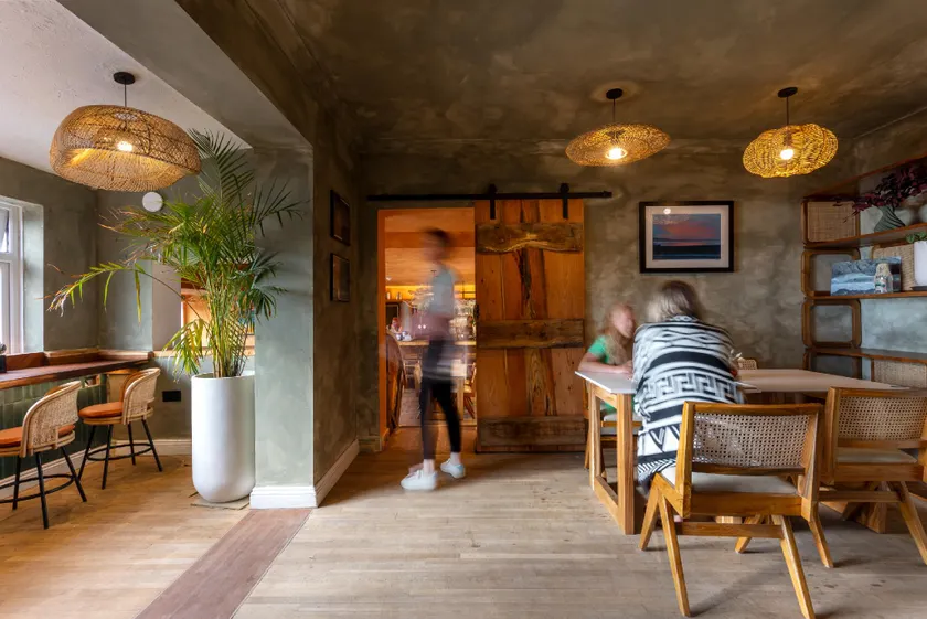 Rwts-rooms and resto - Image 1