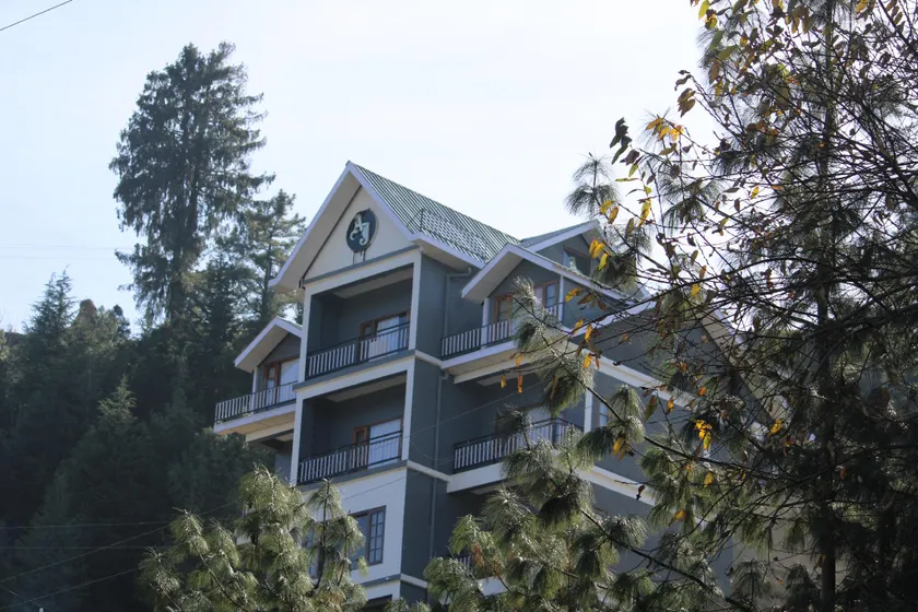 AJ Hotel - Image 1