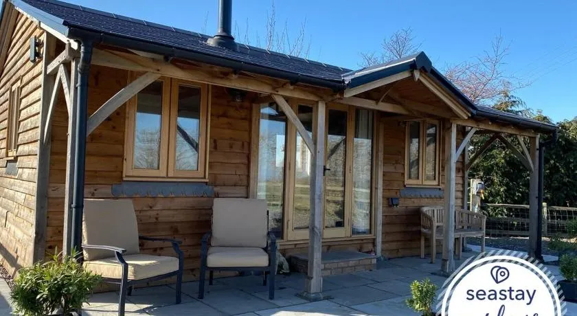 Gate House Lodge on a working farm inc EV Charger - Image 1