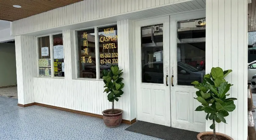 New Caspian Hotel - Image 1
