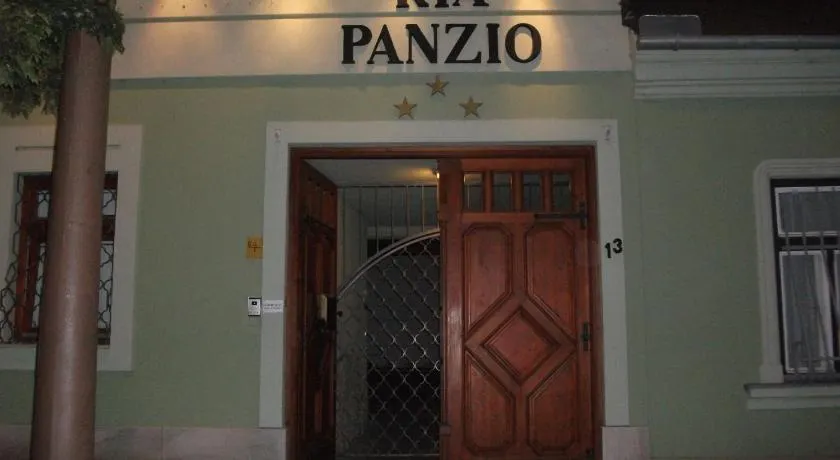 Ria Panzio - Image 1