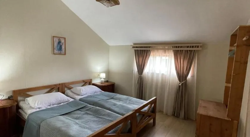 House N11 - Image 1