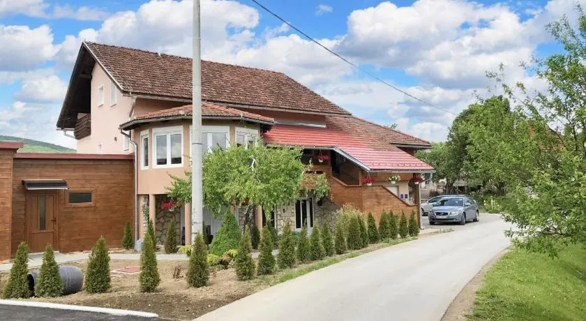 Charming Apartment in Rakovica with Shared Pool - Image 1