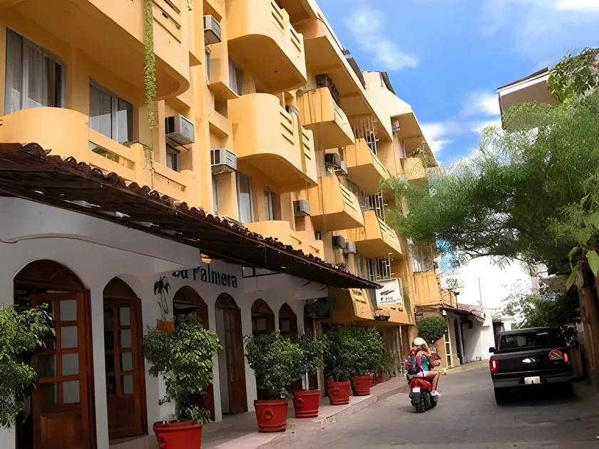 Hotel Zihuatanejo Centro - Image 1
