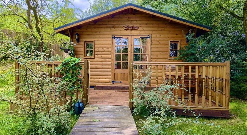 Captivating 1-Bed Cabin in Newmarket - Image 1