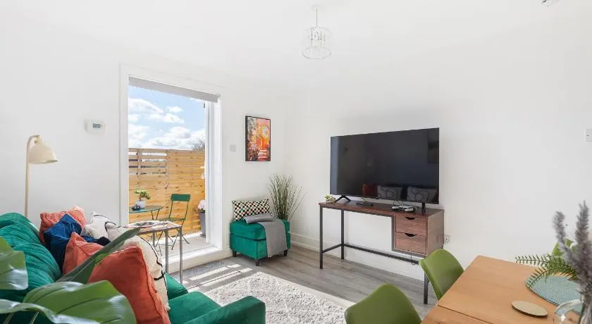 Kensal Balcony Rise - Image 1