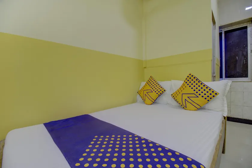 SPOT ON 76179 Central Guest House - Image 1