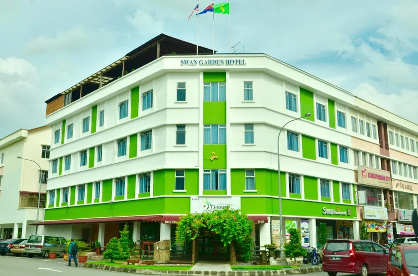 Swan Garden Hotel - Image 1