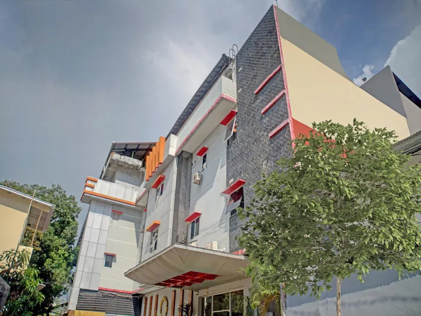 OYO 90386 Hotel Mangga Dua Makassar - Image 1