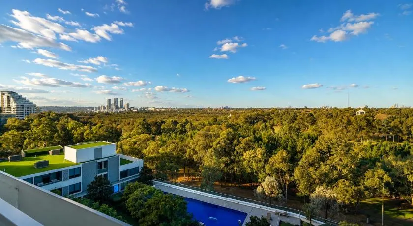 Stylish 2BR Olympic Park Pool, Gym & Parking - Image 1