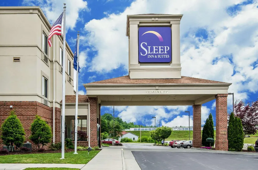 Sleep Inn & Suites Danville Hwy 58 - Image 1