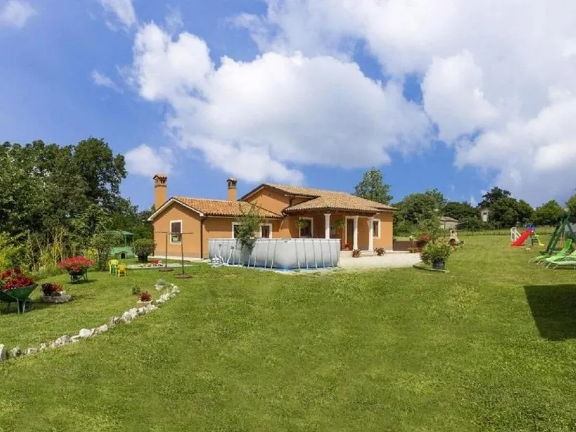 Villa in Zminj with swimming pool - Image 1