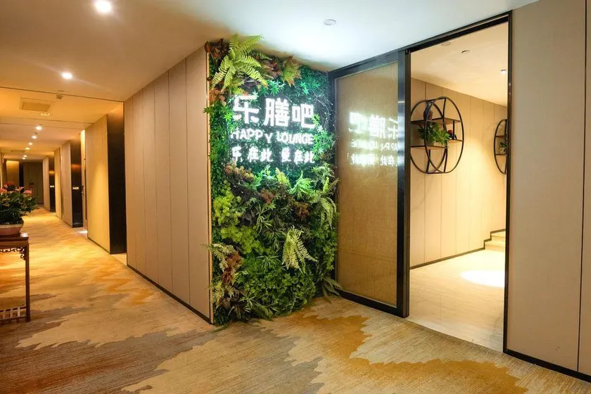 Garden Hotel - Image 1