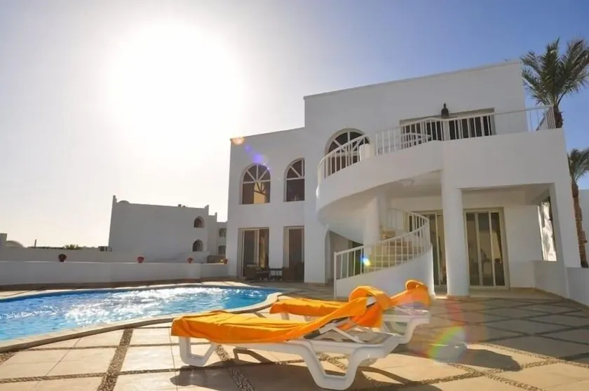 Amazing 4 Bedroom Villa - Image 1