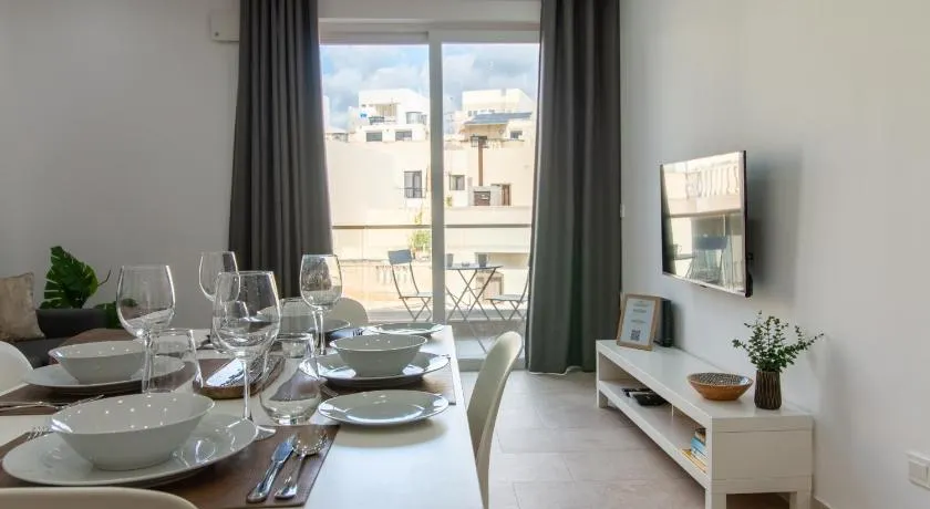 Sandstone Apartment 17 - Image 1