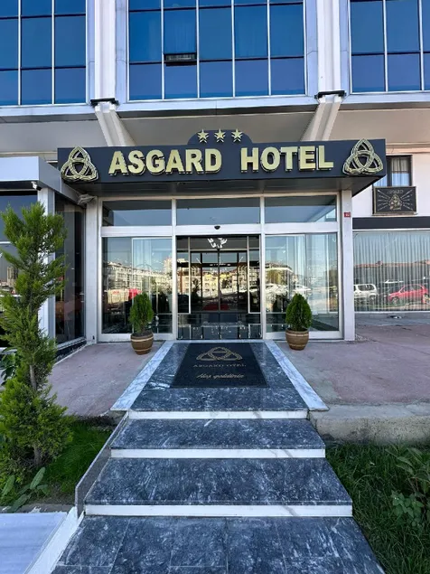 Asgard Hotel - Image 1