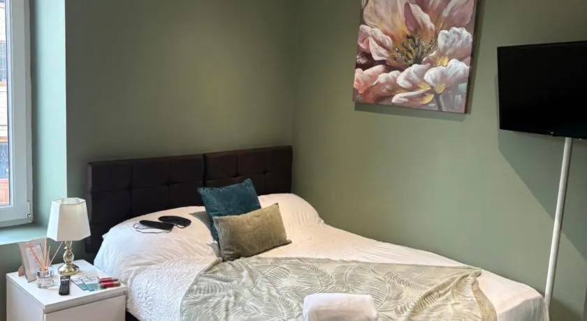 Beckett Guest House - Image 1
