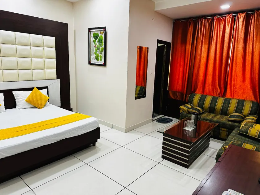 Hotel Sunshine - Image 1