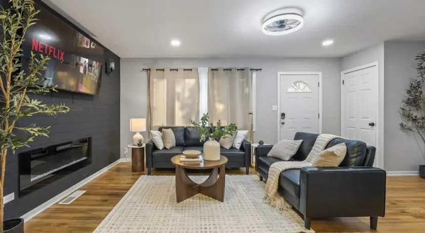 Joliet Cozy Oasis 4BR - Image 1