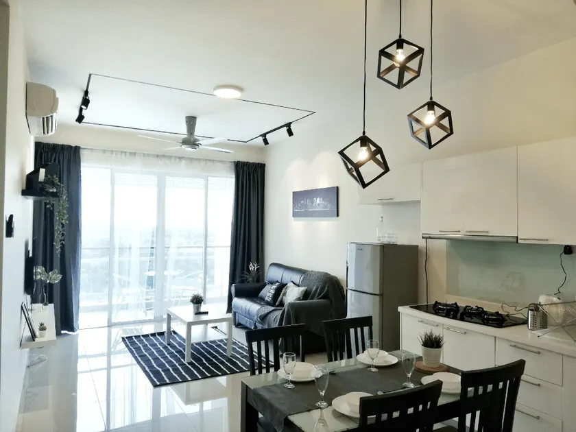 Ara Damansara Oasis Residence, Specious Home 4-8pax, 8min Subang Airport, 10min Sunway - Image 1