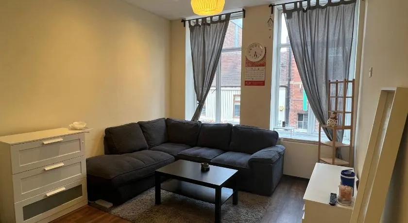 2 Bed Apartment Chinatown - Image 1