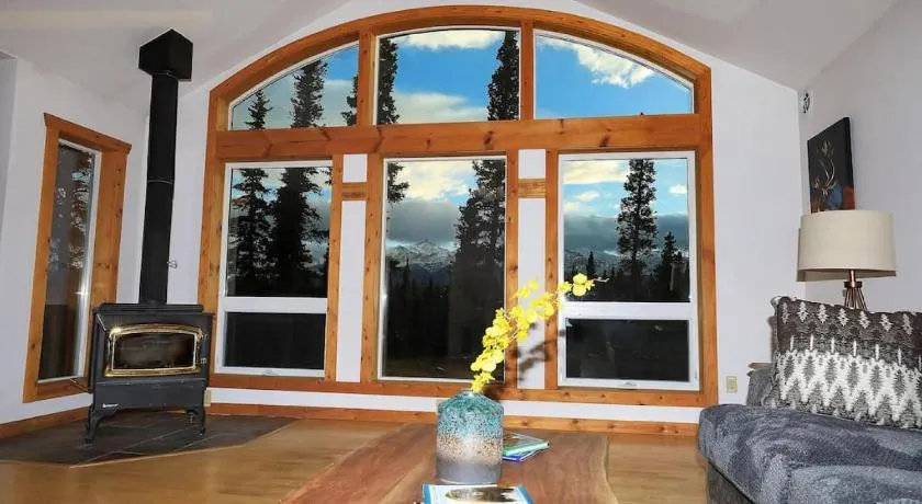 3 Bedroom Home with Amazing Views 11 mi from Denali - Image 1