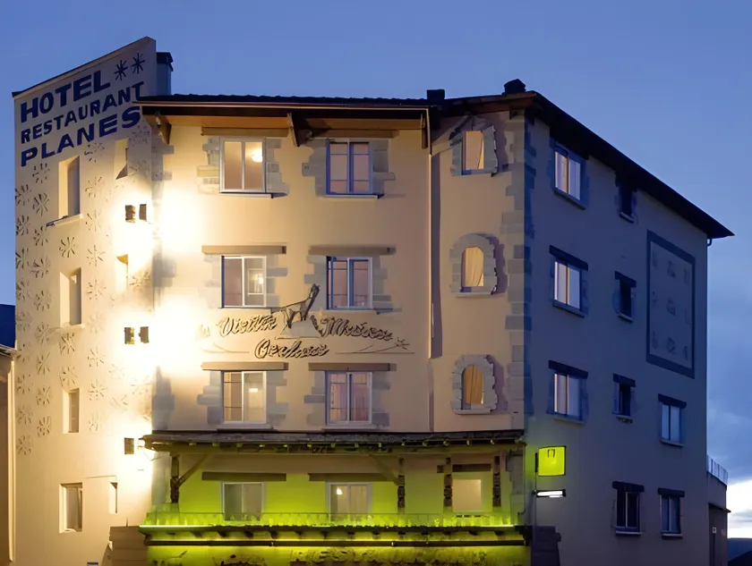Logis Hotel Restaurant Planes - Image 1