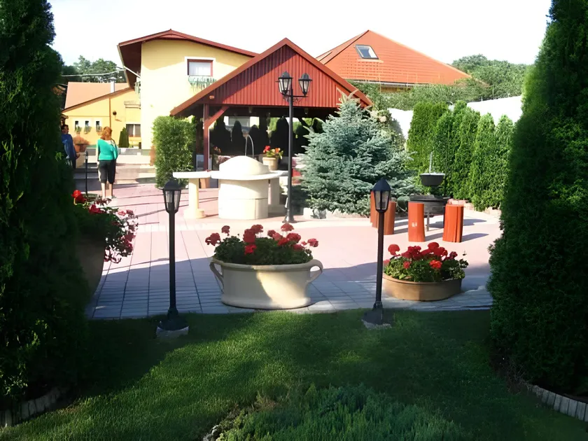Halász Airport Panzio - Image 1