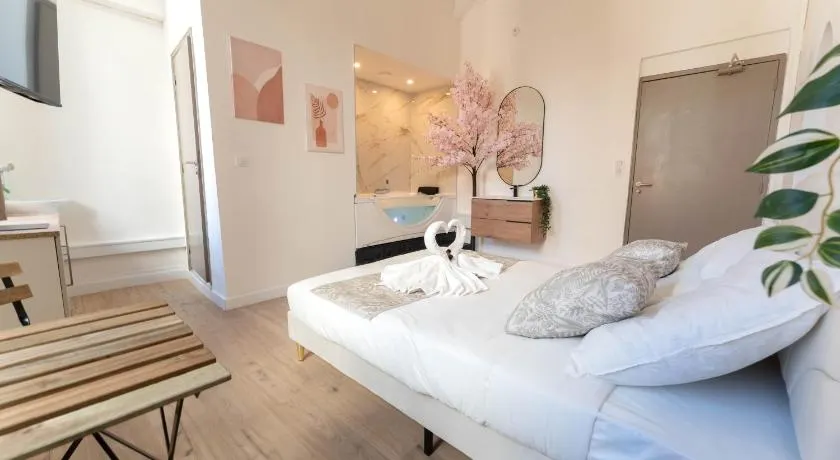 Hotel Les Orangers - Image 1