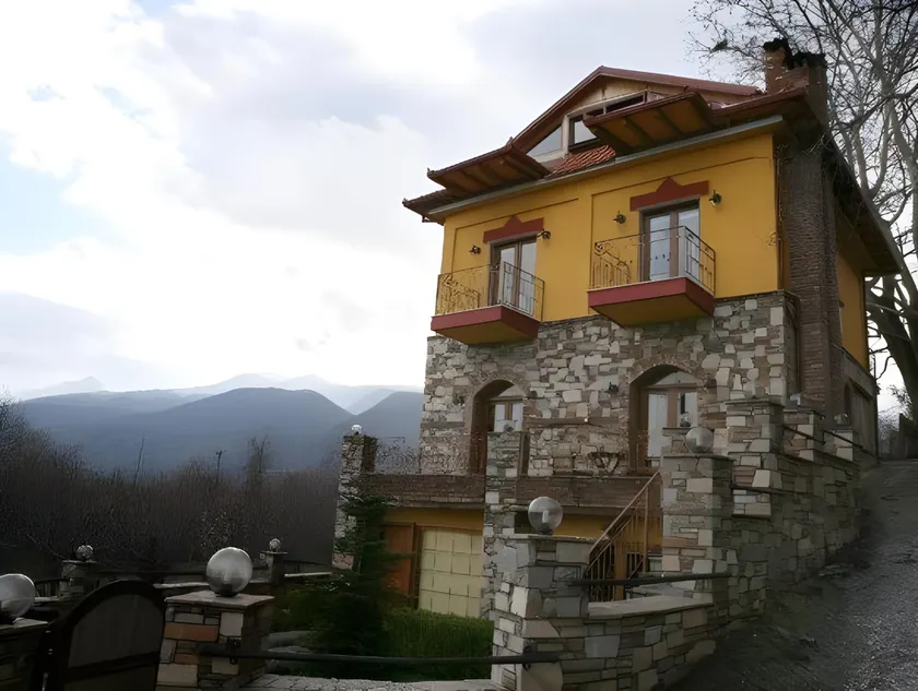 Santa Marina Guesthouse - Image 1