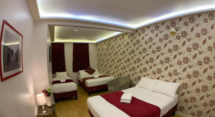 Barking Hotel  - Image 1
