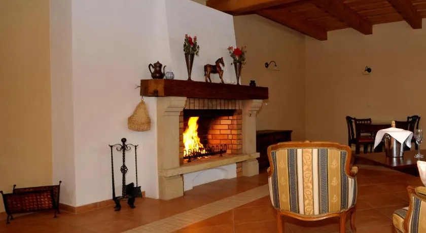Hotelový a jezdecký areál Dvůr Krutěnice - Image 1