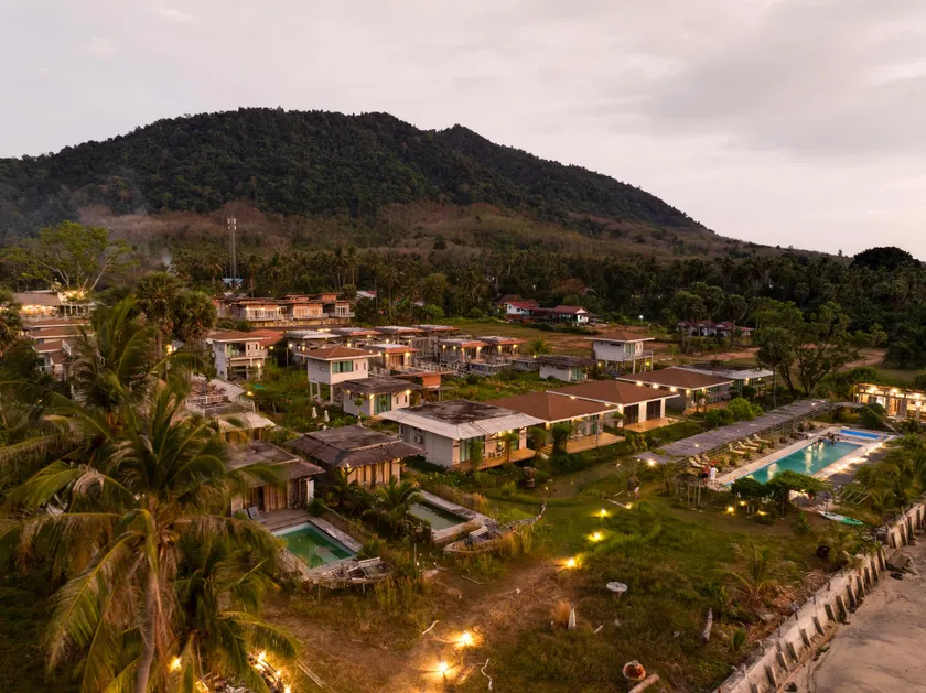 Artisan koh yao yai handcraft beachfront villas. - Image 1