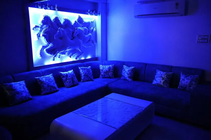 prime suits home stay - Image 1