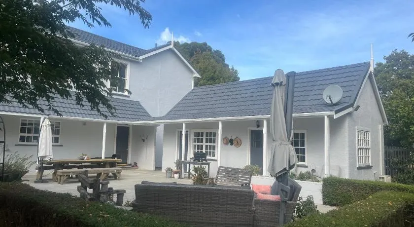 Newfields Country Retreat - Image 1