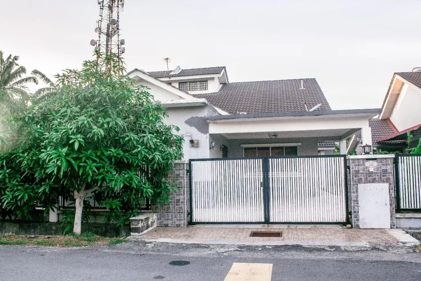 ADINIZ KLIA HOMESTAY - Image 1