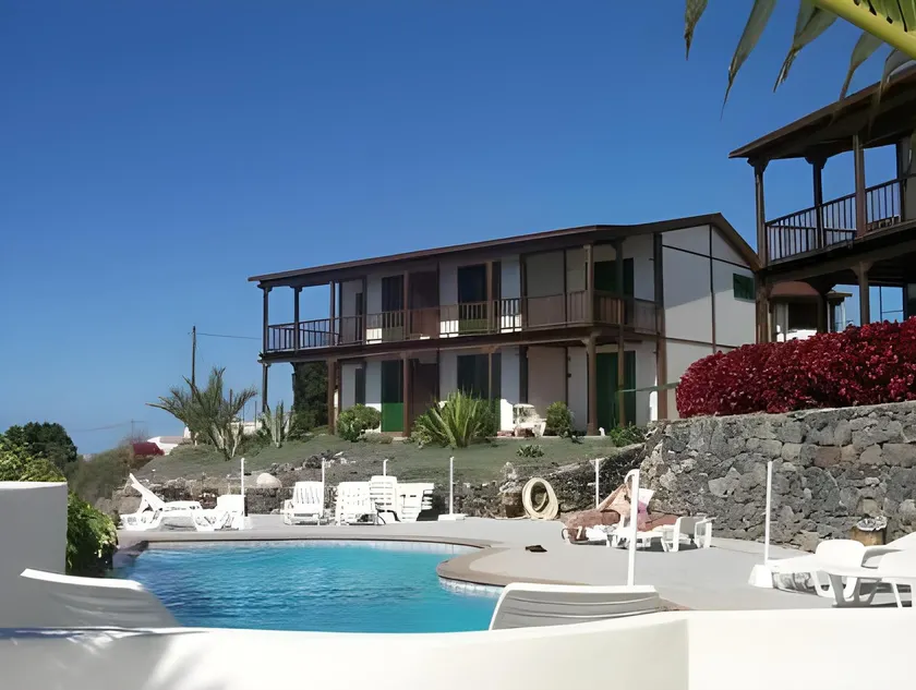Apartamentos Santa Ana - Image 1