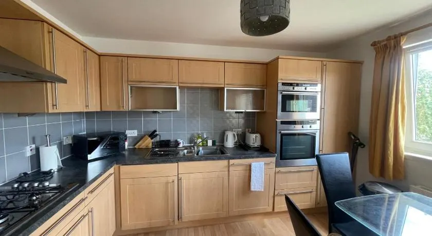 ARI Westhill Queens road lovely Non smoking- No party Workers Apt - Image 1