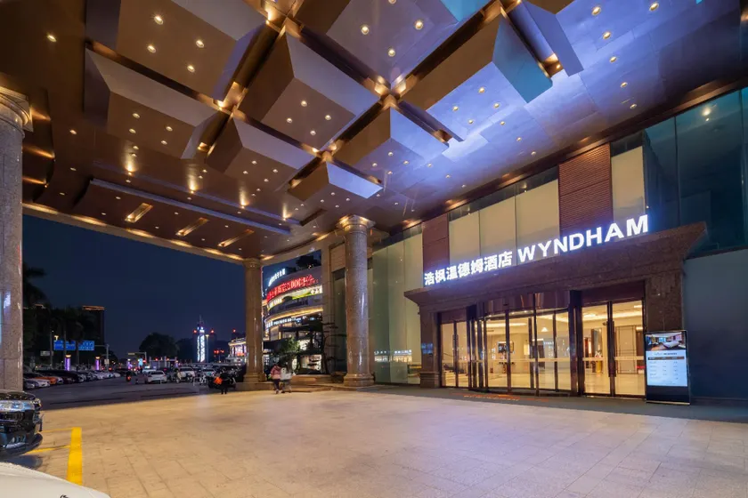 Zhongshan Lighting Capital Guzhen Guomao Wyndham Hotel - Image 1