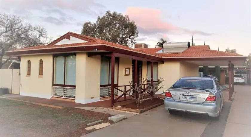2BR house in West Lamington - Image 1