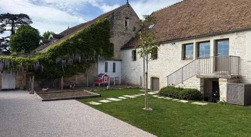 Au 8 à Meursault, Magnifique maison Bourguignonne au pied des vignes, jardin, places de parking privée - Image 1
