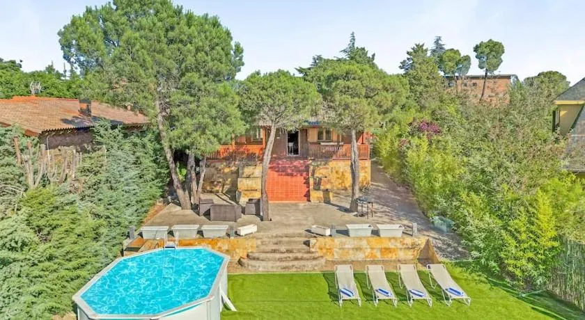 Cozy wood cabin, Casino, Pool, 25 min to Madrid Center - Image 1