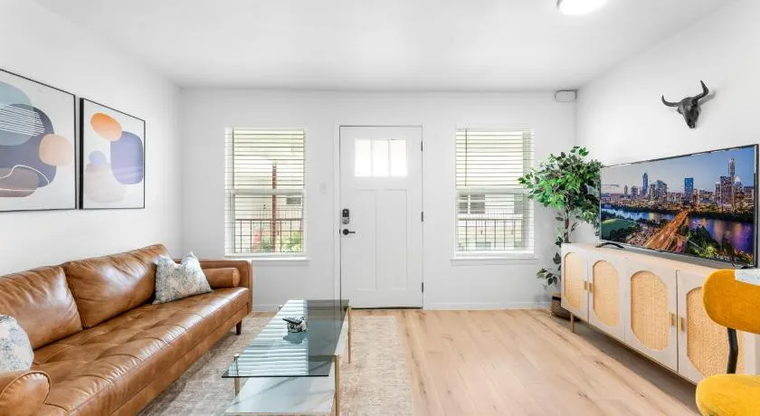Central Chic 1BR suites close to UT, Moody Center, & Downtown - Image 1
