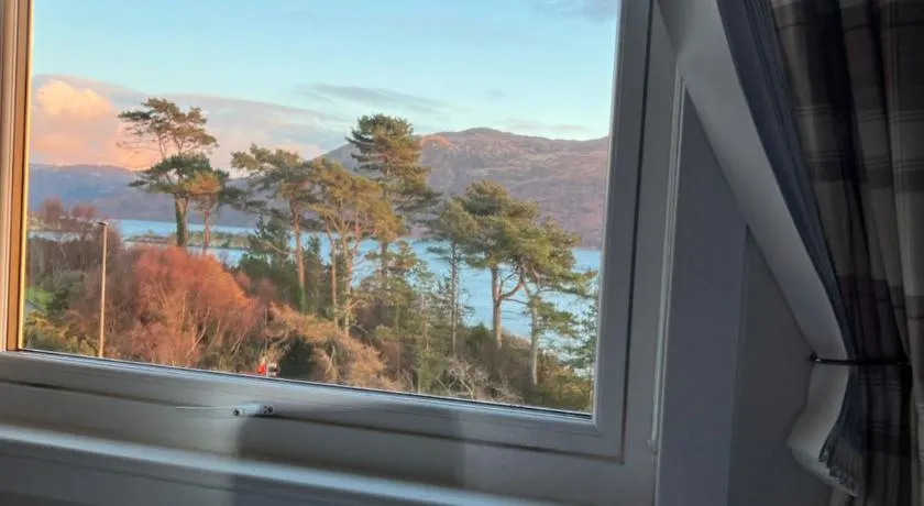 Lochalsh View, Kyle, 1 Mile to Skye - Image 1