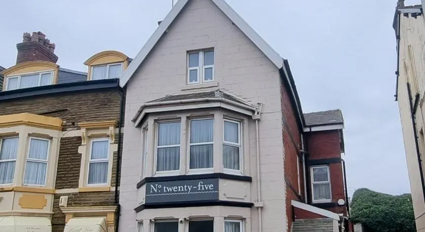 Number twenty five - Image 1