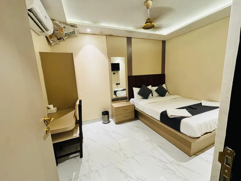 Hotel Dolphin residency - Image 1